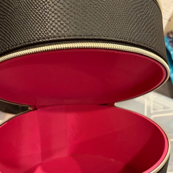 Lancome Black Makeup Case with Gold Accents - Picture 5 of 7